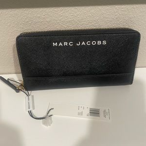 Marc Jacobs zip wallet